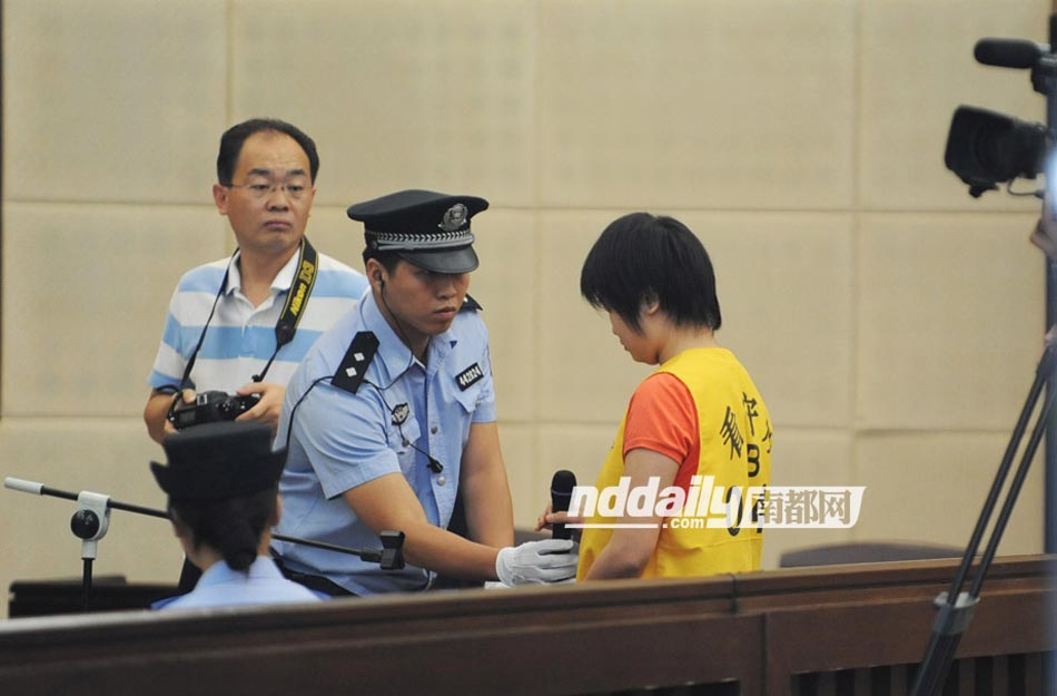 中山殺父弒母分尸案少女