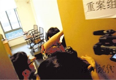 “瘋狂馬三墨鏡女”歸案后，成為媒體關(guān)注的焦點。