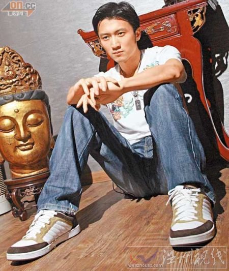 謝霆鋒已通過律師向張柏芝協(xié)議離婚。謝霆鋒：是你說要離婚的。（設(shè)計對白）