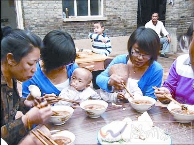 家族連續十代雙胞胎均為直系女性(組圖)