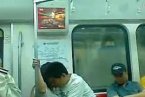 北京地鐵現(xiàn)90后＂吃乳