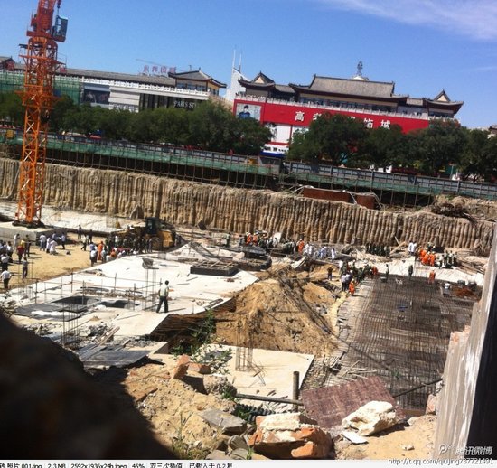 快報：榆林一在建樓房整體倒塌 二十余人被埋
