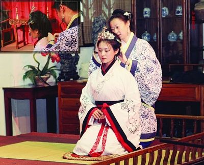 蘇州大學(xué)女生秦亞文穿漢服上課，漢服女孩秦亞文癡迷漢服的華美