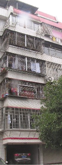 臺州一大媽托舉墜樓男孩40分鐘 忍不住尿了褲子