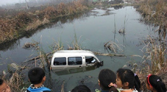 江西貴溪幼兒園校車車禍