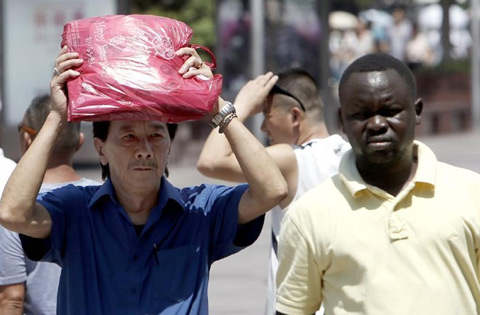 上海立秋高溫依舊 預(yù)計今天最高溫可達40℃