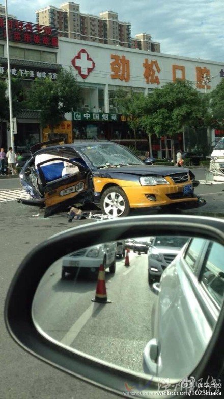 朝陽區(qū)廣渠路車禍現(xiàn)場圖片