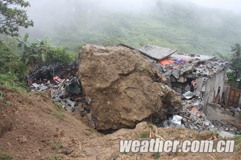 廣西那坡山體滑坡 巨石砸中民房1人當(dāng)場死亡