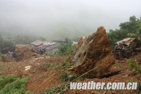 廣西那坡山體滑坡 巨石砸中民房1人當(dāng)場死亡