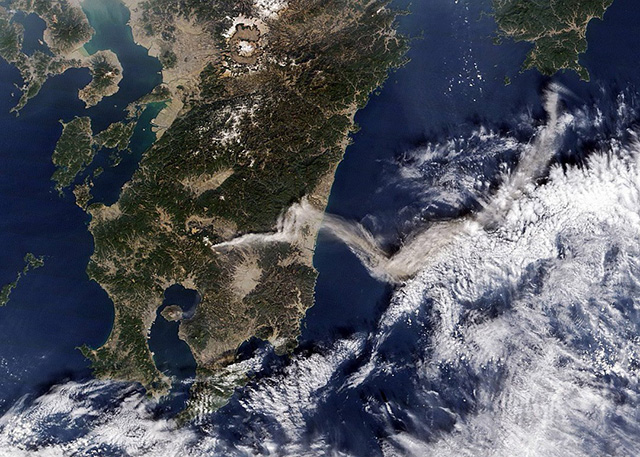 火山噴發(fā)太空俯瞰圖