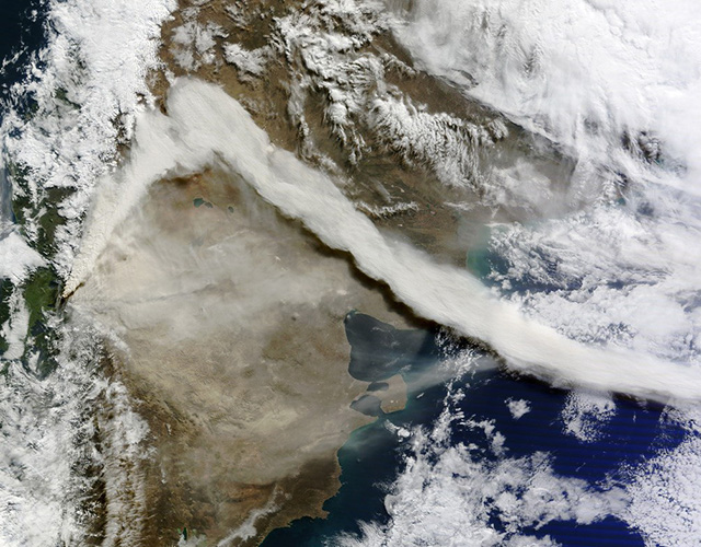 火山噴發(fā)太空俯瞰圖