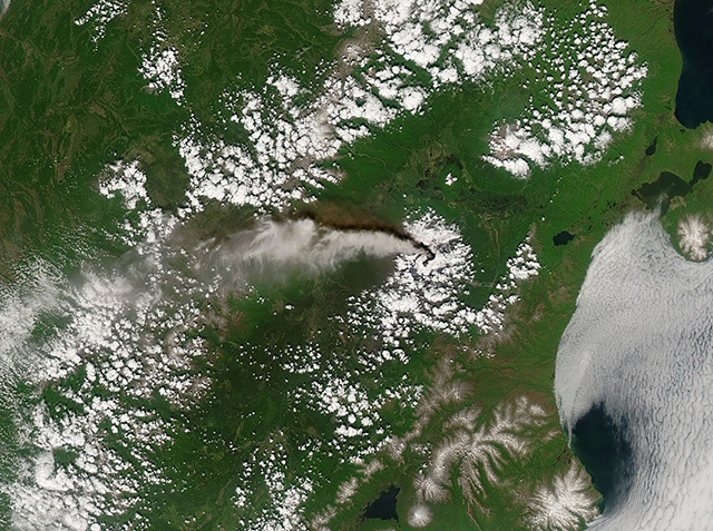 火山噴發(fā)太空俯瞰圖