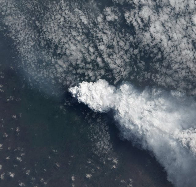 火山噴發(fā)太空俯瞰圖