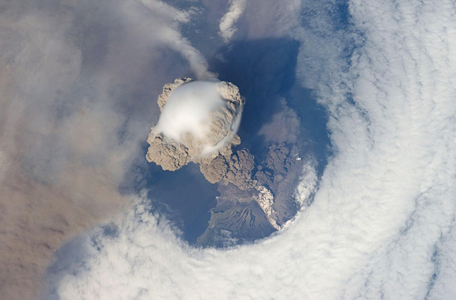 火山噴發太空俯瞰圖