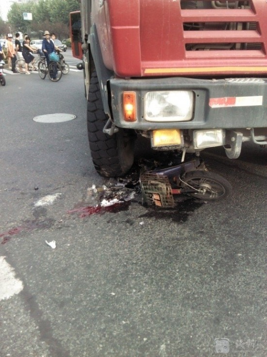 杭州學(xué)院路車禍現(xiàn)場圖片