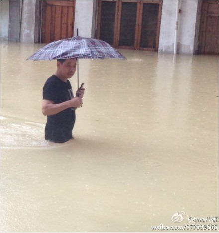 臺(tái)風(fēng)來(lái)襲溫州瑞安淪陷 暴雨帶來(lái)大量雨水險(xiǎn)情不斷