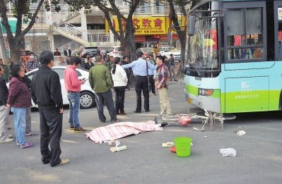福州排尾路車禍現(xiàn)場圖片