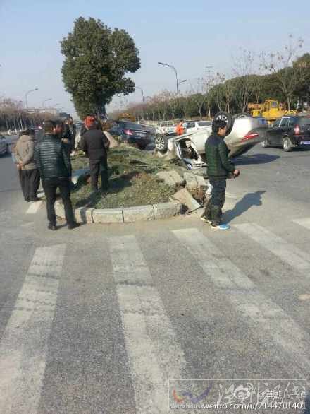 嘉興勝利路車禍現(xiàn)場