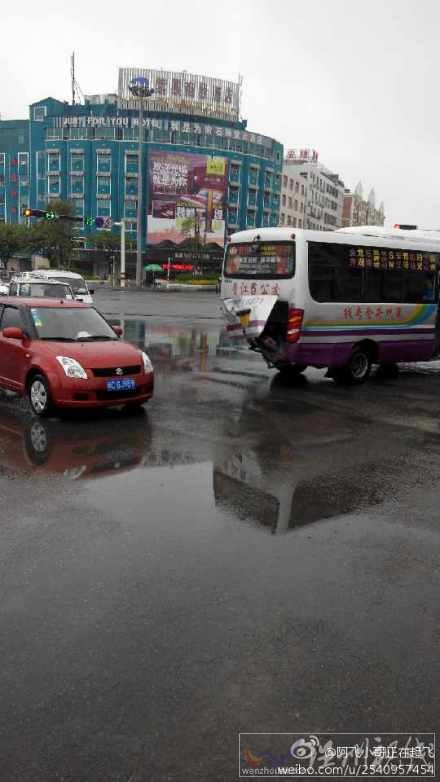 石獅金相路車(chē)禍圖片