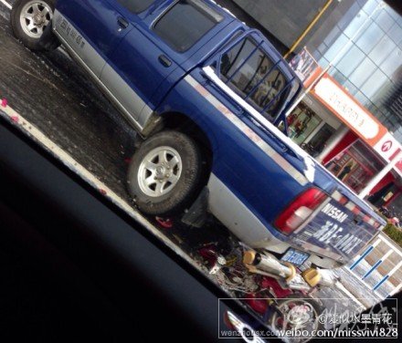 觀城大潤發門口車禍