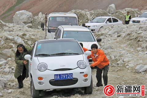 新疆獨庫公路發(fā)生泥石流