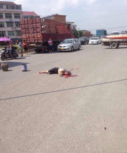 溫州甌海潘橋車禍現(xiàn)場(chǎng) 婦女當(dāng)場(chǎng)死亡