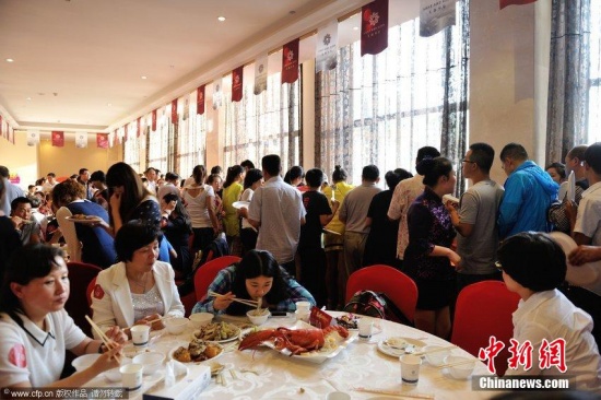 蘭州樓盤開發商請吃海鮮自助餐