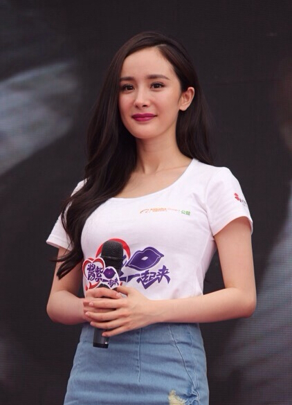 楊冪產(chǎn)后亮相公益活動