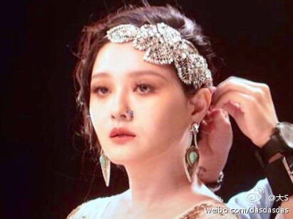 大s產后復工曬冷艷美照