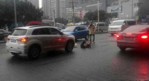 車禍現場手機自拍