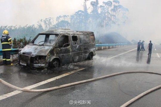 運(yùn)鈔車起火