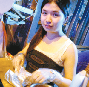 女碩士畢業(yè)擺攤賣烤腦花