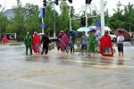 揚(yáng)州暴雨公路變河道 市