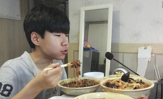 直播吃飯日賺上萬(wàn)