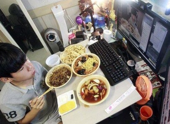 直播吃飯日賺上萬(wàn)