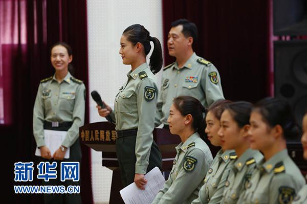 退役女兵遭瘋搶