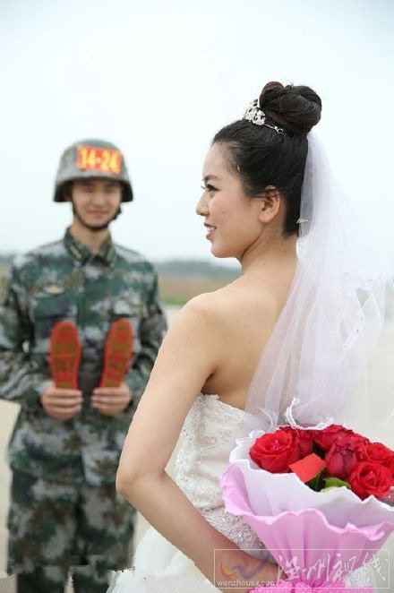 70周年閱兵的戰(zhàn)士集體求婚