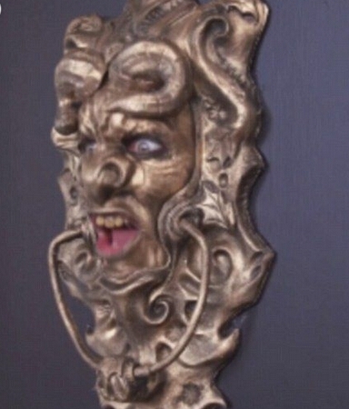 假裝門環(huán)嚇推銷員