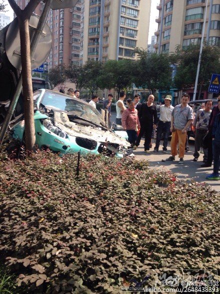 杭州市區(qū)發(fā)生車禍