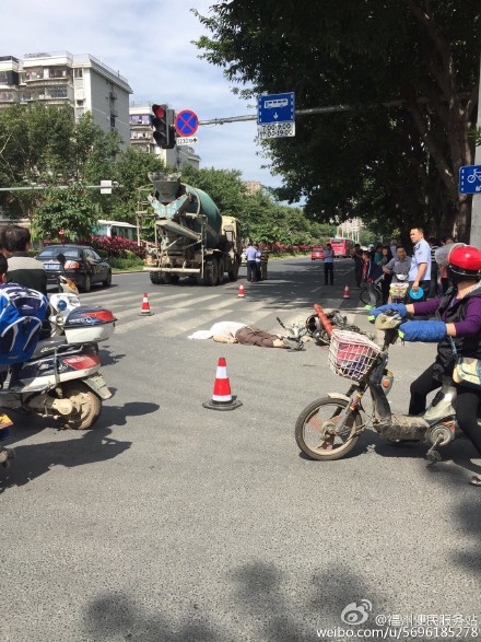 福州白馬路發(fā)生車禍