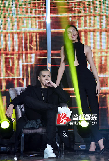 劉雯與吳亦凡現場搭檔。
