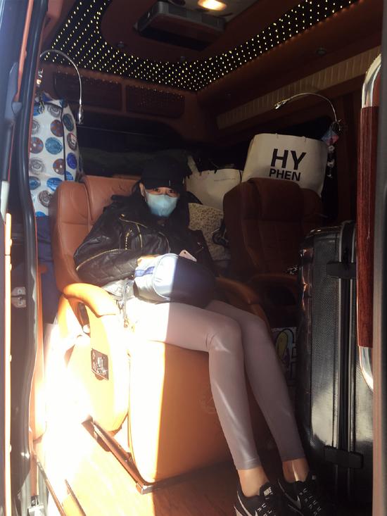 張馨予車內(nèi)秀長腿