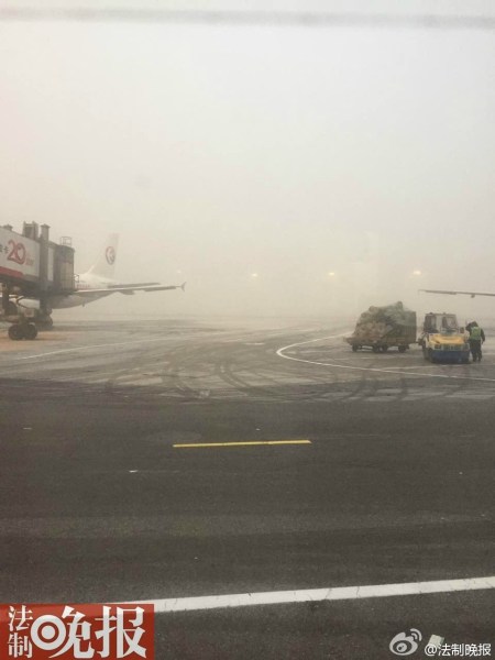 飛機因霧霾返航