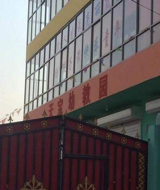 河北幼兒校車側(cè)翻