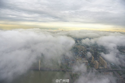 颮線掃過廣東珠三角 深圳佛山等現(xiàn)雷雨大風(fēng)