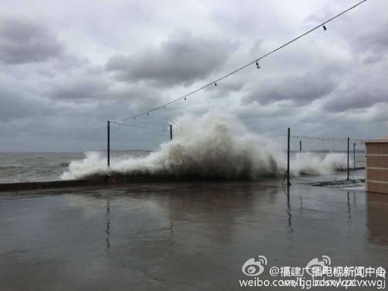 福建臺風尼伯特登陸前沿海大風和大浪
