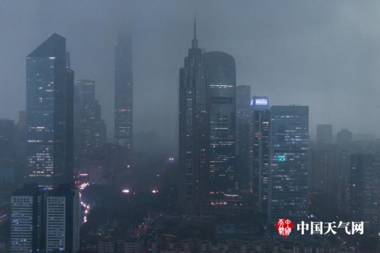 廣州雷雨大風(fēng)強(qiáng)對(duì)流天氣