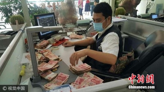 20萬現(xiàn)金床下放3年