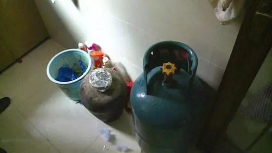 羽絨服突然爆炸