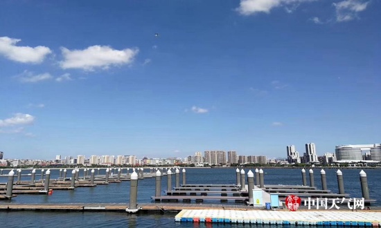廈門臺(tái)風(fēng)瑪莉亞來(lái)襲游艇回港避風(fēng)